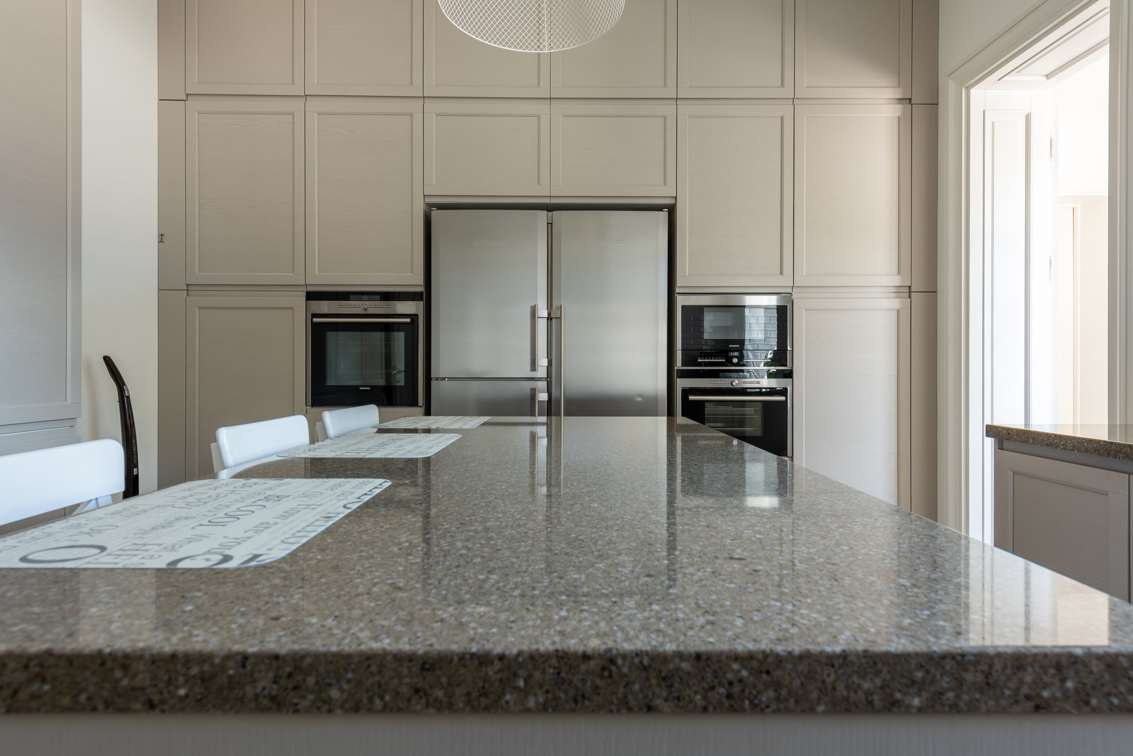 What Is the Difference Between Granite and Quartz